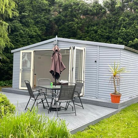 Detached Bungalow II Big Garden II Pet Friendly Βίλα Hednesford Εξωτερικό φωτογραφία