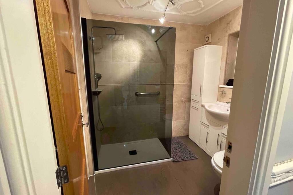 Detached Bungalow II Big Garden II Pet Friendly Βίλα Hednesford Εξωτερικό φωτογραφία