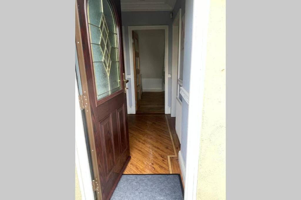 Detached Bungalow II Big Garden II Pet Friendly Βίλα Hednesford Εξωτερικό φωτογραφία