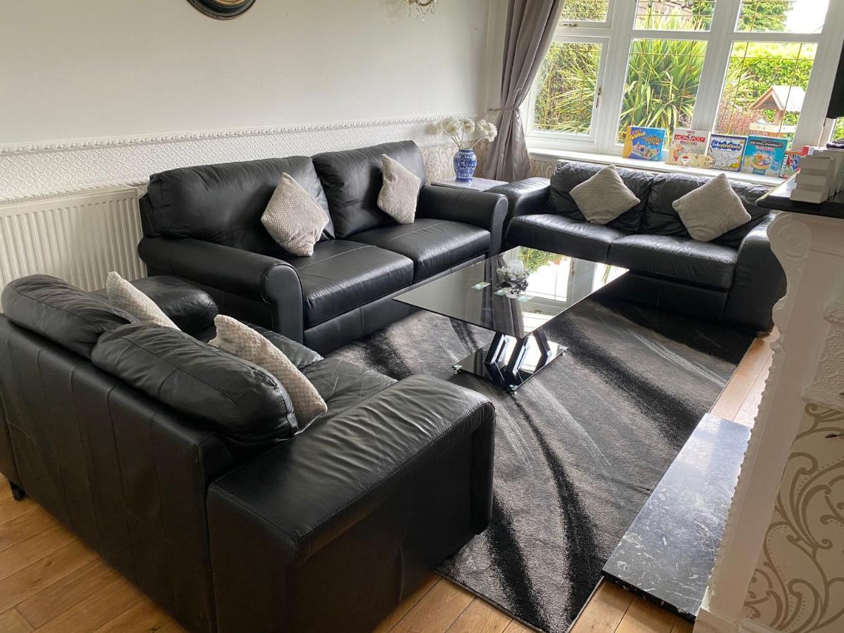 Detached Bungalow II Big Garden II Pet Friendly Βίλα Hednesford Εξωτερικό φωτογραφία
